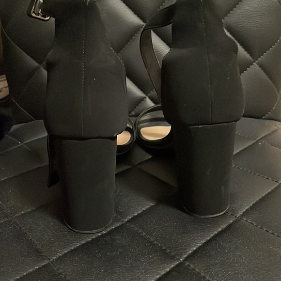 •BLACK HEELS• - Picture 4 of 8